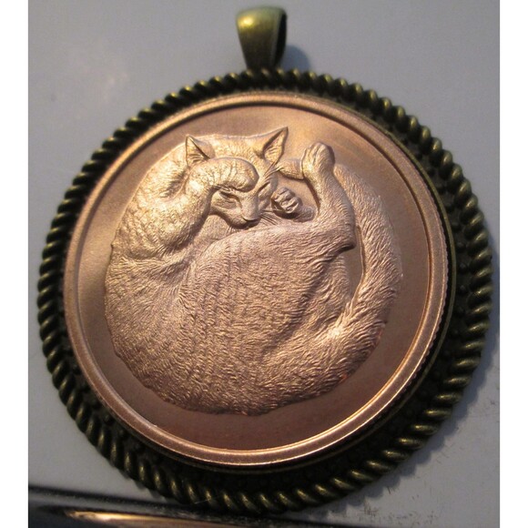 NEW! SLEEPING CAT  .999 Fine Copper High Relief Kitten Pet owners Round/Pendant - Picture 1 of 7